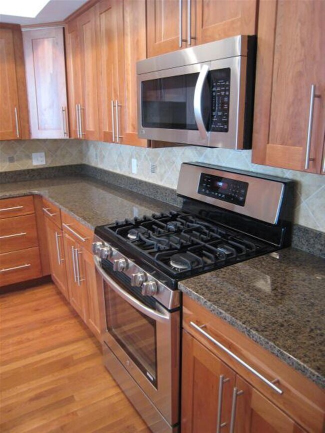 20 Dartmouth St, Unit 2 in Somerville, MA - Building Photo - Building Photo