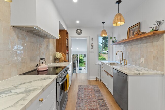 16 Springdale Blvd in Toronto, ON - Building Photo - Building Photo