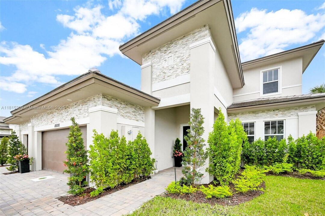 12228 SW 43rd St in Davie, FL - Building Photo
