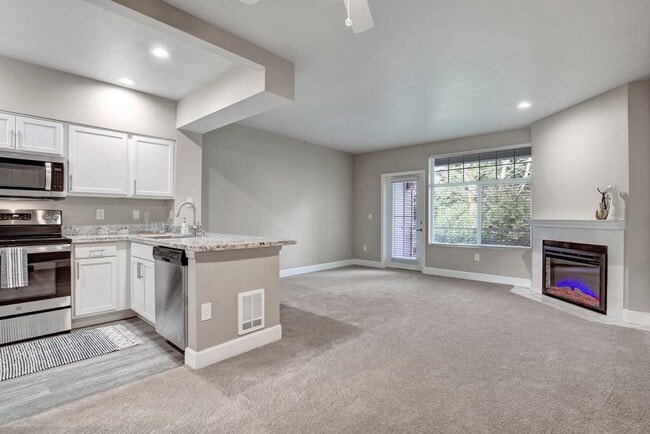 Aspen Creek in Kirkland, WA - Building Photo - Building Photo