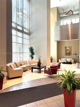 300 S Biscayne Blvd, Unit 2006 in Miami, FL - Foto de edificio - Building Photo