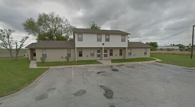 1100 E Santa Rosa Ave in Edcouch, TX - Foto de edificio - Building Photo