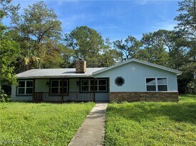 221 18th Ave NW in Naples, FL - Building Photo