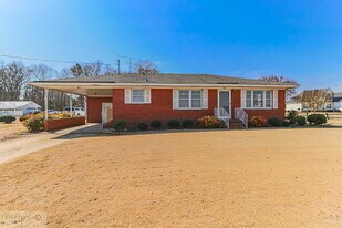 623 Holts Pond Rd in Princeton, NC - Building Photo