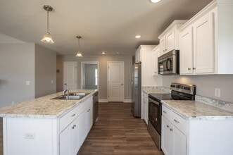 7020 White Pine Ave in Statesboro, GA - Building Photo - Building Photo