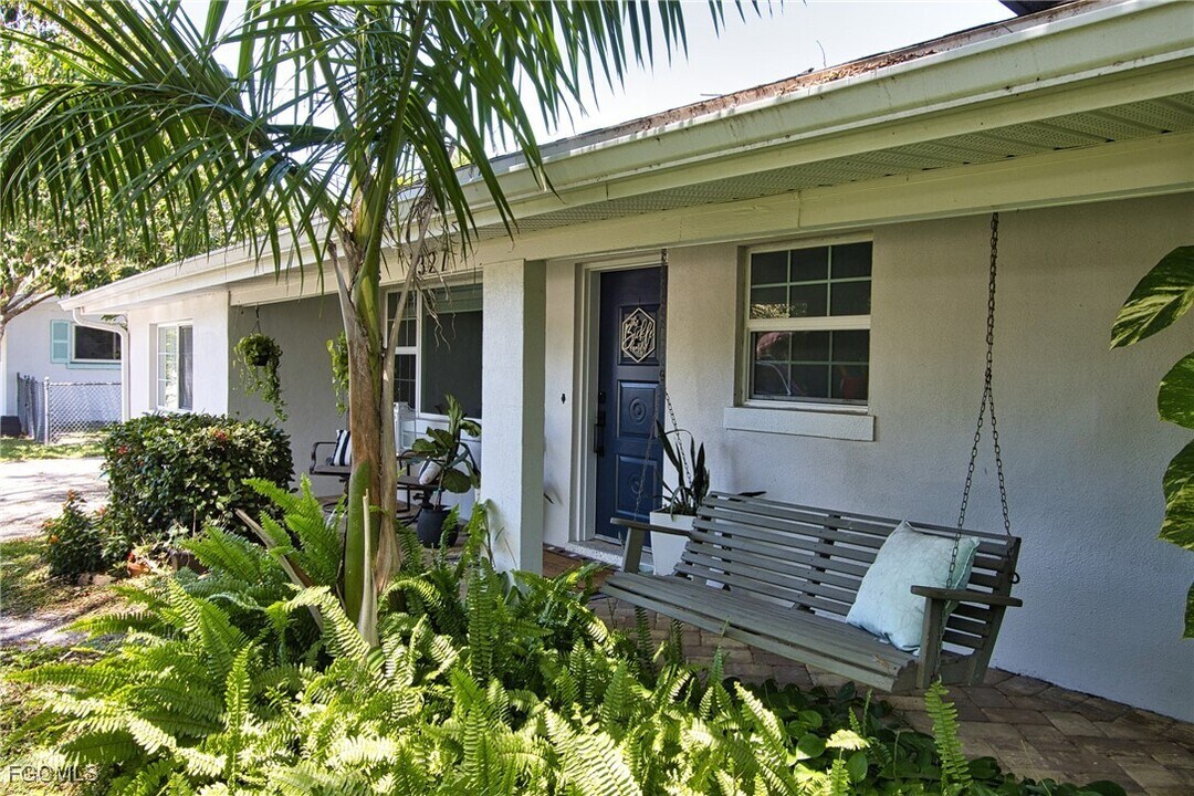1327 Sunbury Dr in Ft. Myers, FL - Building Photo