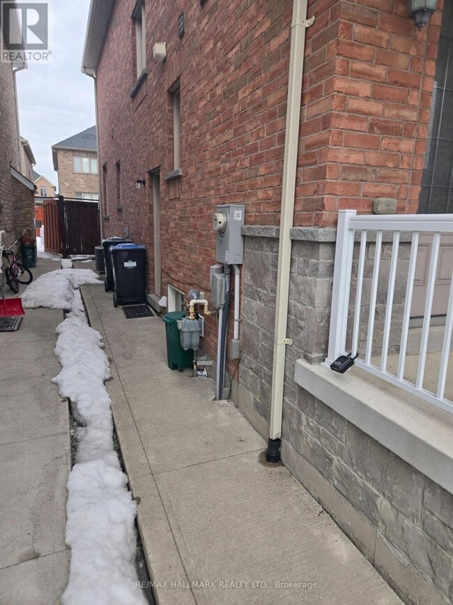 35 Campwood Cres in Brampton, ON - Building Photo - Building Photo