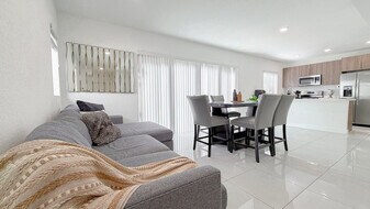 1163 NW 2nd St in Florida City, FL - Building Photo