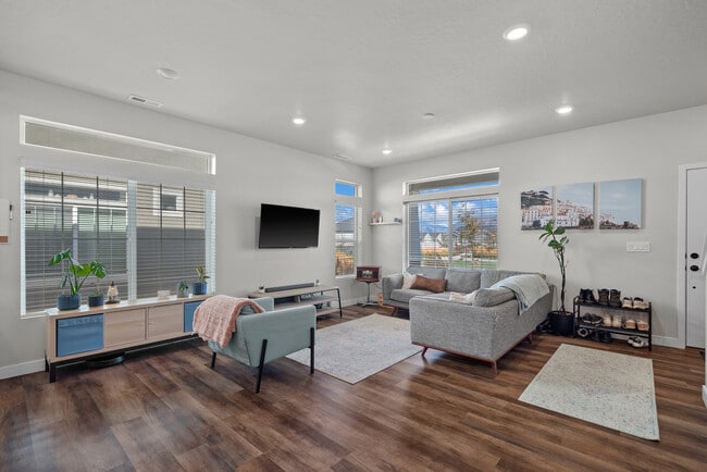 74 S Baker Spring Cv in Saratoga Springs, UT - Building Photo - Building Photo