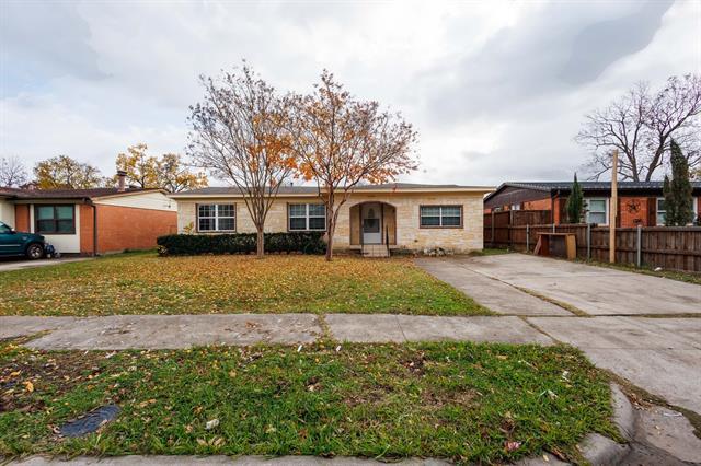 3230 Mayhew Dr in Dallas, TX - Building Photo
