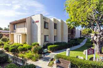 RB Racquet Club Apartments in San Diego, CA - Foto de edificio - Building Photo