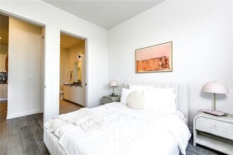800 Embassy Dr, Unit 420 in Austin, TX - Foto de edificio - Building Photo