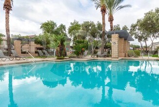 1225 N 36th St in Phoenix, AZ - Foto de edificio - Building Photo