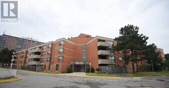 1705 McCowan Rd in Toronto, ON - Building Photo