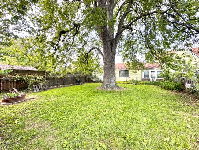 930 Brinton Dr in Toledo, OH - Building Photo - Building Photo