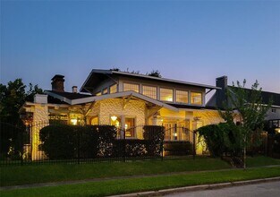 3702 Audubon Pl in Houston, TX - Building Photo - Building Photo