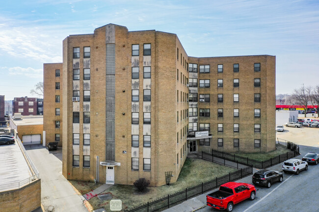 The Avenue apartments in Omaha, NE - Building Photo - Building Photo