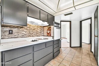 10601 W Hutton Dr in Sun City, AZ - Building Photo - Building Photo