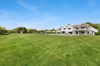 290 Lumber Ln in Bridgehampton, NY - Foto de edificio - Building Photo