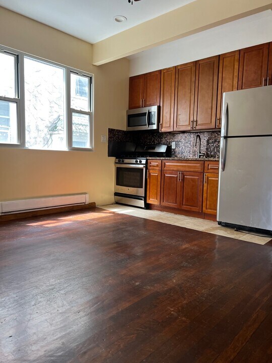 86 Horton Ave in New Rochelle, NY - Building Photo