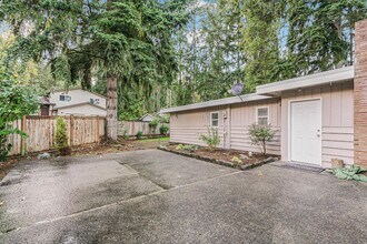 1126 NE 197th Ct in Shoreline, WA - Building Photo - Building Photo