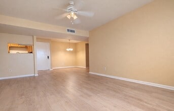 8529 Hearth Dr in Houston, TX - Building Photo - Building Photo