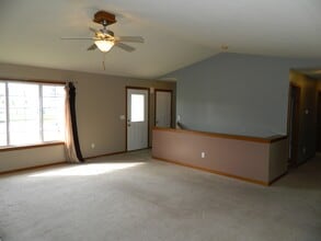 809 SE 12th St in Grimes, IA - Building Photo - Building Photo