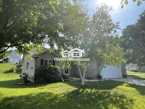 5047 Florence Dr NW in Rochester, MN - Building Photo - Building Photo