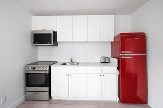 1711 R. Saint-Denis in Montréal, QC - Building Photo - Building Photo