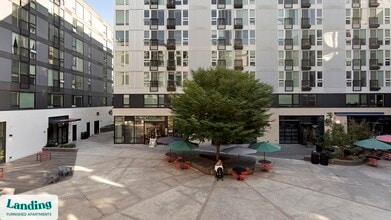 2301 E Union St, Unit B208 in Seattle, WA - Foto de edificio - Building Photo