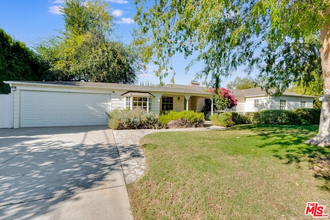 11951 Landale St in Los Angeles, CA - Building Photo - Building Photo