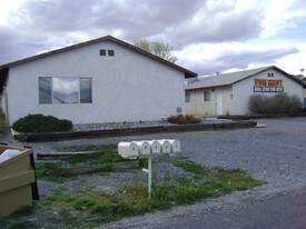 1090 S Quartzite Ave Apartments