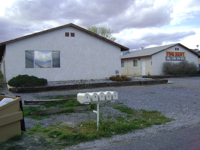 1090 S Quartzite Ave in Pahrump, NV - Building Photo