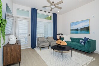 Zeta Luxury Apartments in Sacramento, CA - Foto de edificio - Interior Photo