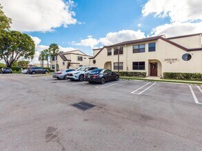 11202 Taft St in Pembroke Pines, FL - Building Photo - Building Photo