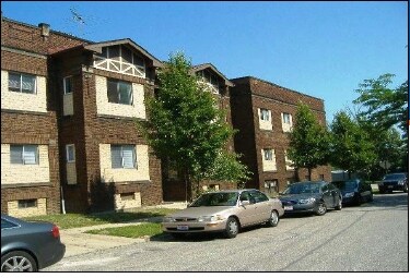 10707 Detroit Rd in Cleveland, OH - Foto de edificio - Building Photo
