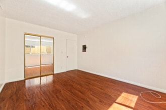 10535 Lindley Avenue in Northridge, CA - Building Photo - Building Photo