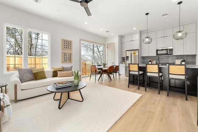 1736 Bunche Rd in Austin, TX - Building Photo - Building Photo