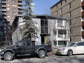 612 14th Ave SW in Calgary, AB - Building Photo - Building Photo