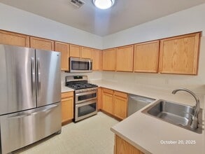 1004 Duckhorn Ct in Las Vegas, NV - Building Photo - Building Photo