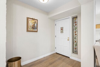 236 N Louise St, Unit 109 in Glendale, CA - Foto de edificio - Building Photo