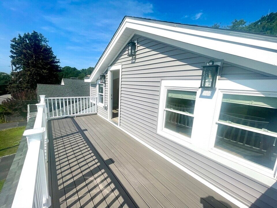 435 Newport Rd in Hull, MA - Building Photo