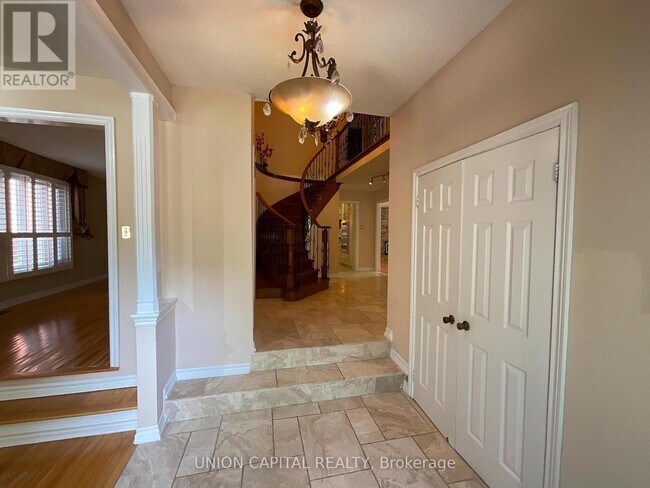 60 Brooklyn Crescent in Markham, ON - Building Photo - Building Photo