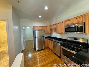172 Fuller St in Brookline, MA - Foto de edificio - Building Photo