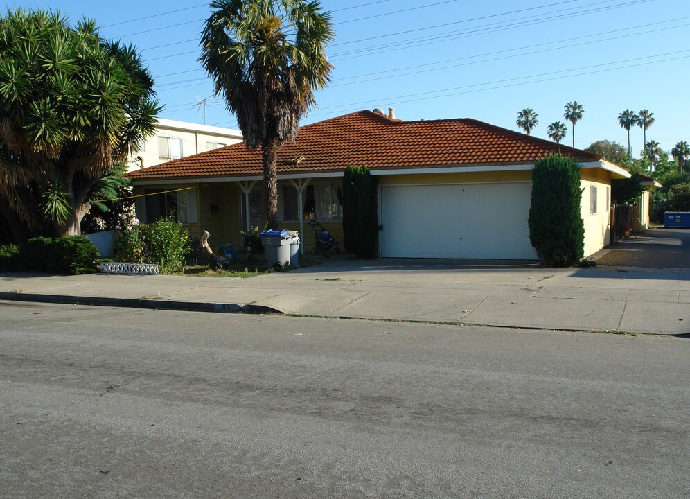 691 Iris Ave in Sunnyvale, CA - Building Photo