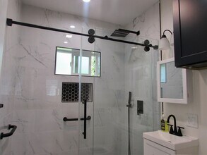 8909 Amigo Ave in Northridge, CA - Building Photo - Building Photo