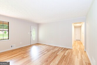 555 Janice Dr in Fayetteville, GA - Building Photo - Building Photo