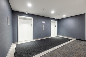 55 Shawnee Blvd SW in Calgary, AB - Building Photo - Lobby