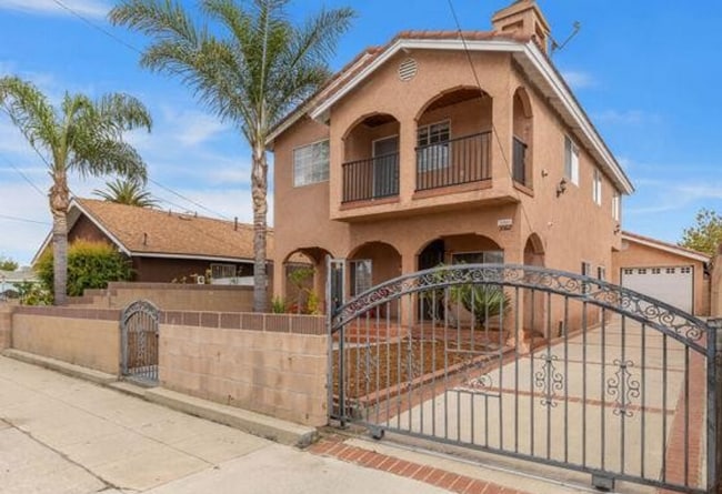 1060 McFarland Ave in Los Angeles, CA - Building Photo - Building Photo