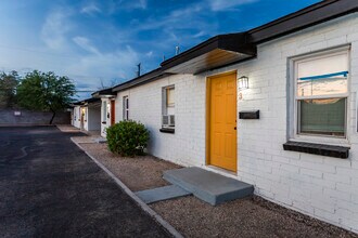 Encanto Park Apartments in Phoenix, AZ - Building Photo - Building Photo